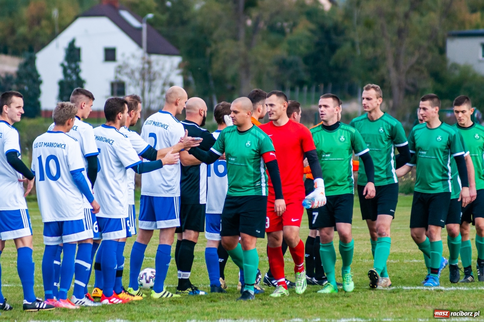Zdjęcie w galerii na portalu naszraciborz.pl: Piłkarze Markowic zrobili prezent trenerowi [FOTO] wiadomości z regionu