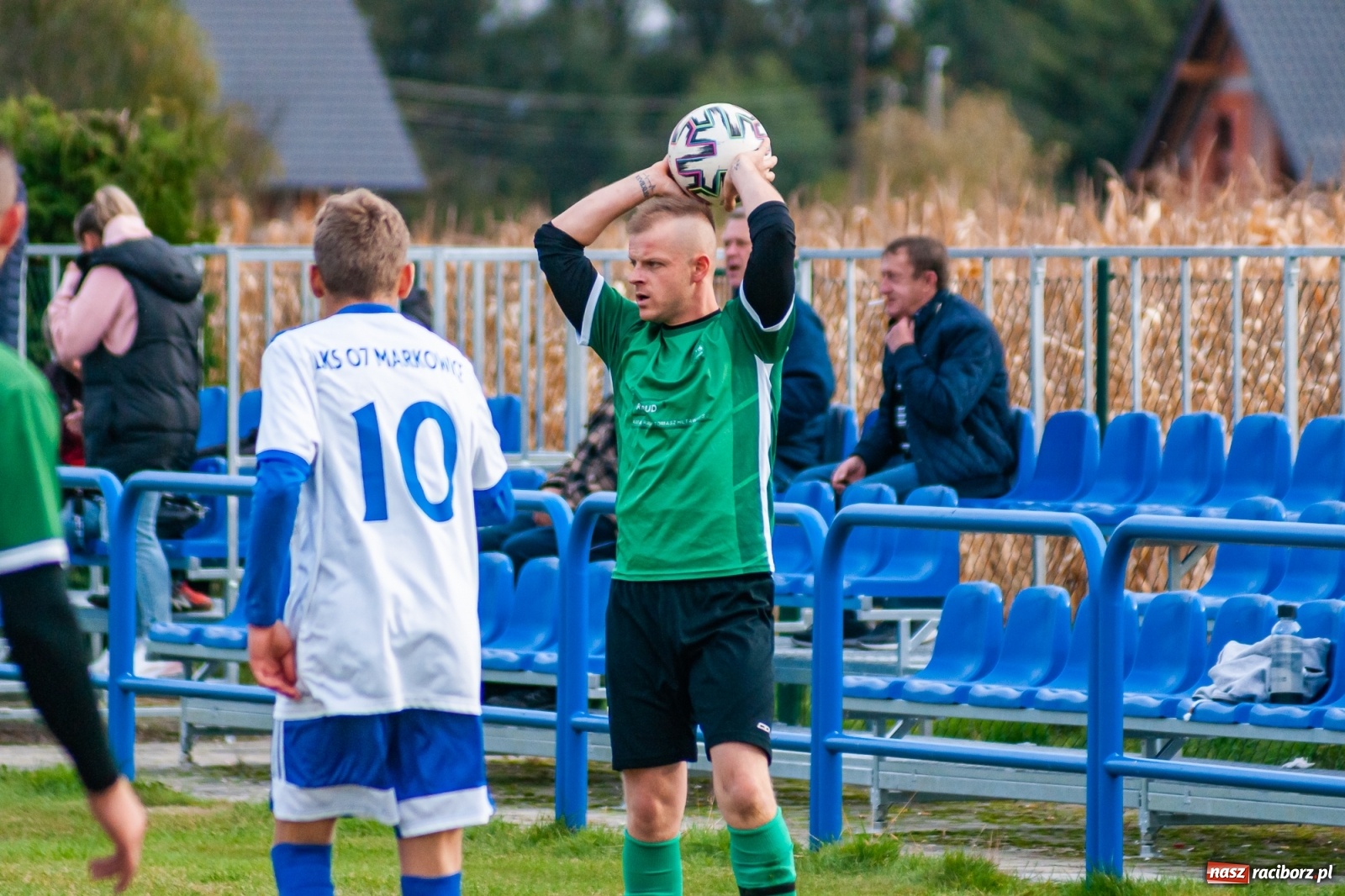 Zdjęcie w galerii na portalu naszraciborz.pl: Piłkarze Markowic zrobili prezent trenerowi [FOTO] wiadomości z regionu