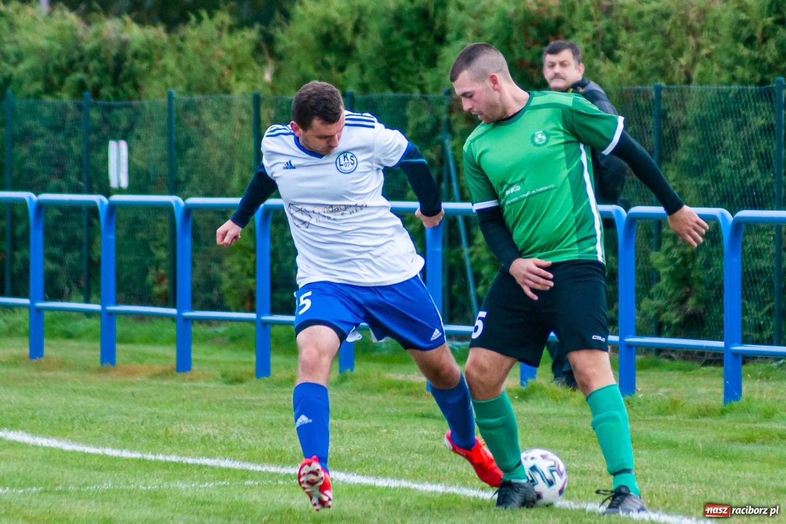 Zdjęcie w galerii na portalu naszraciborz.pl: Piłkarze Markowic zrobili prezent trenerowi [FOTO] wiadomości z regionu