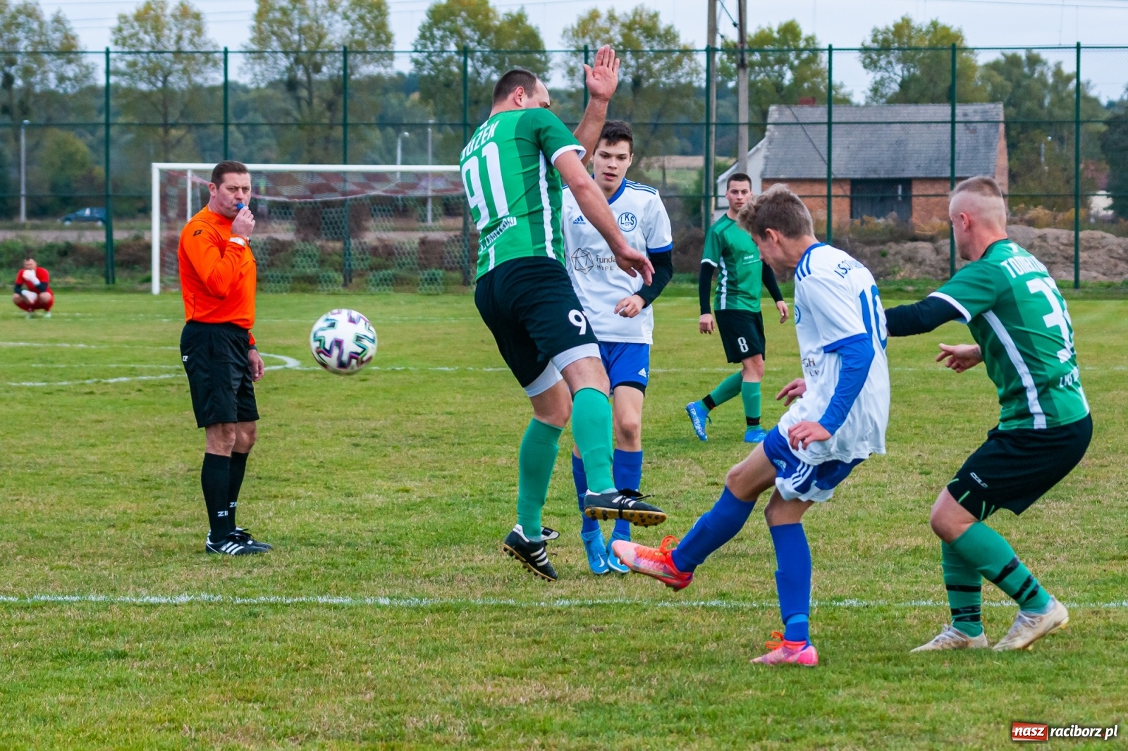 Zdjęcie w galerii na portalu naszraciborz.pl: Piłkarze Markowic zrobili prezent trenerowi [FOTO] wiadomości z regionu
