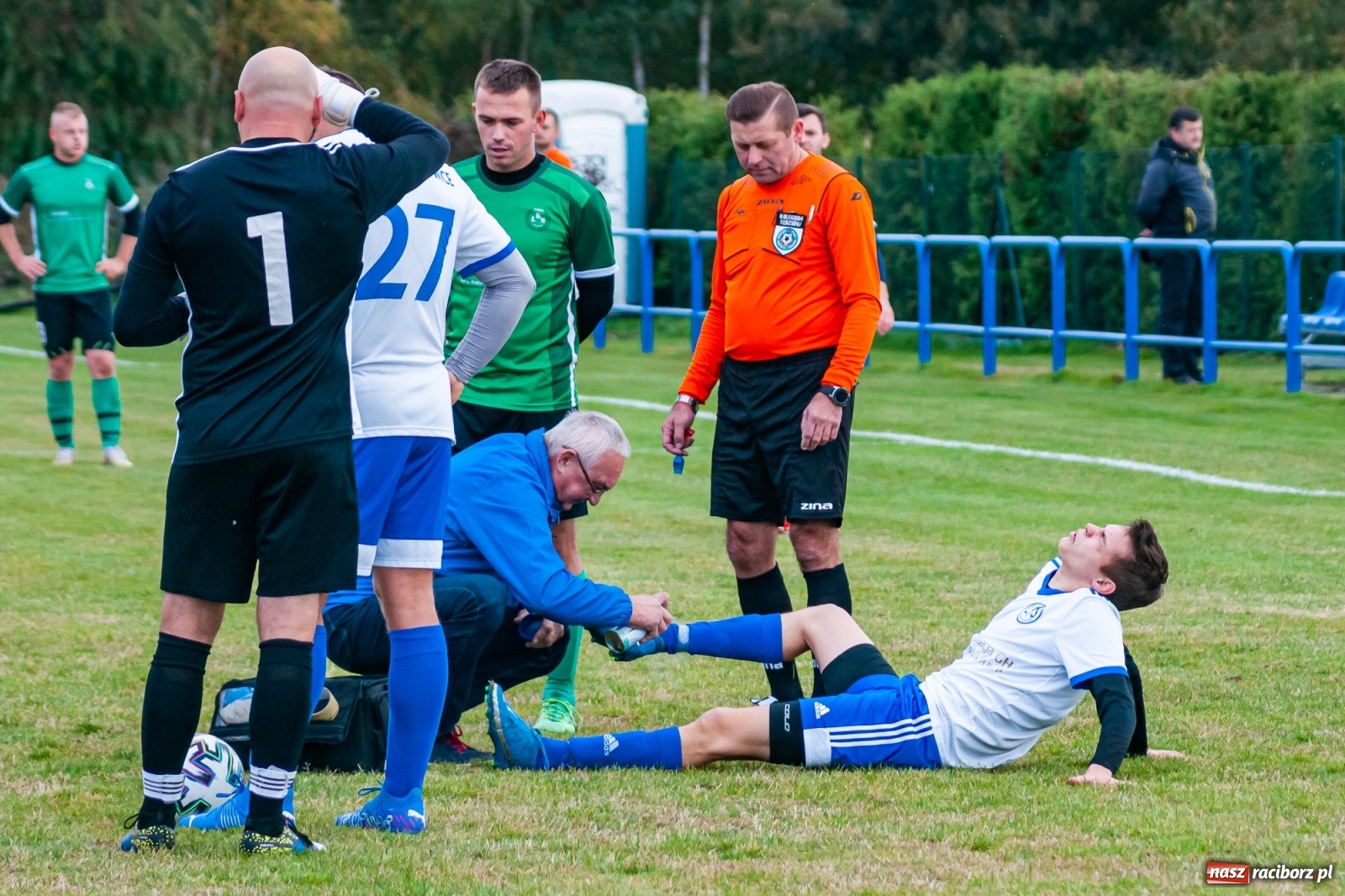 Zdjęcie w galerii na portalu naszraciborz.pl: Piłkarze Markowic zrobili prezent trenerowi [FOTO] wiadomości z regionu