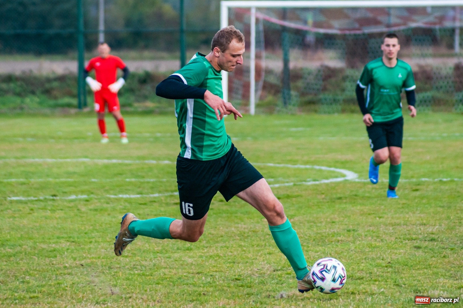 Zdjęcie w galerii na portalu naszraciborz.pl: Piłkarze Markowic zrobili prezent trenerowi [FOTO] wiadomości z regionu
