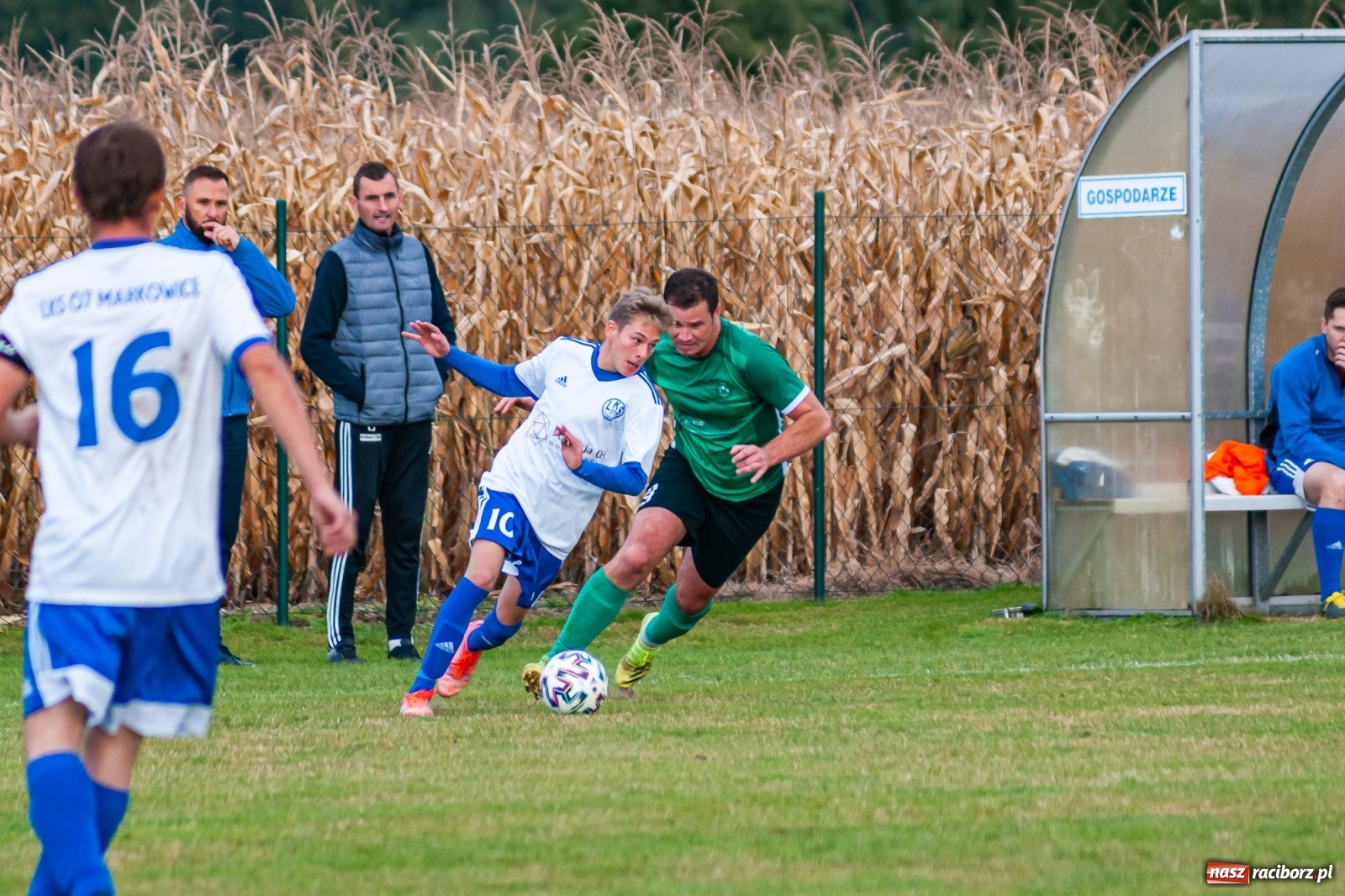 Zdjęcie w galerii na portalu naszraciborz.pl: Piłkarze Markowic zrobili prezent trenerowi [FOTO] wiadomości z regionu