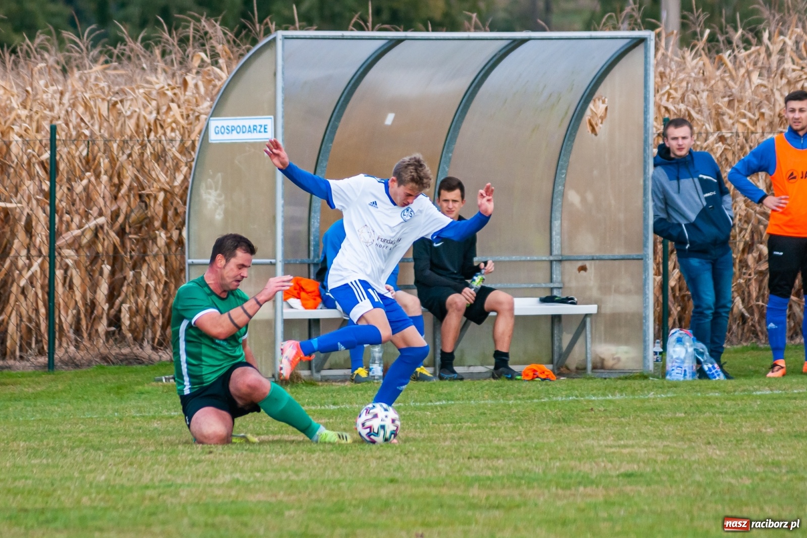 Zdjęcie w galerii na portalu naszraciborz.pl: Piłkarze Markowic zrobili prezent trenerowi [FOTO] wiadomości z regionu