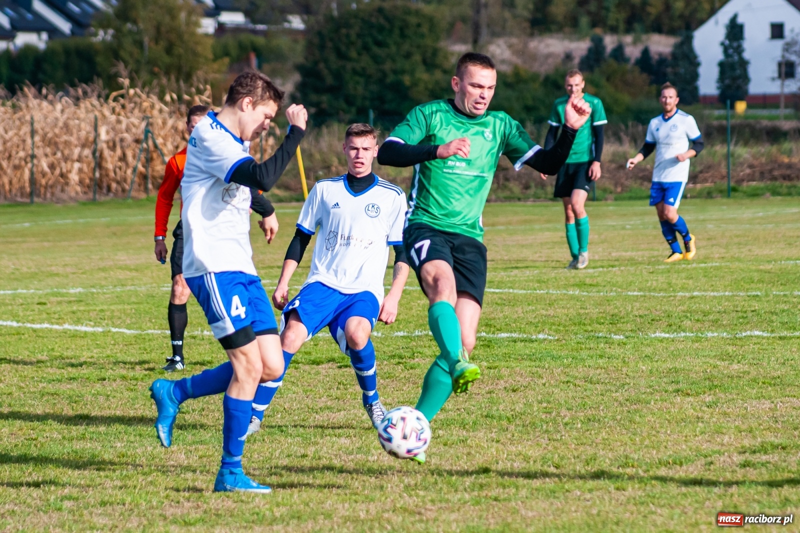Zdjęcie w galerii na portalu naszraciborz.pl: Piłkarze Markowic zrobili prezent trenerowi [FOTO] wiadomości z regionu