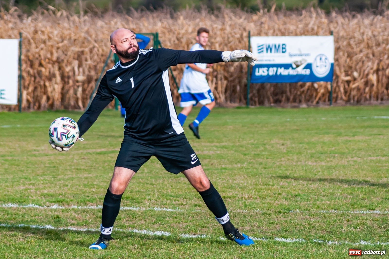 Zdjęcie w galerii na portalu naszraciborz.pl: Piłkarze Markowic zrobili prezent trenerowi [FOTO] wiadomości z regionu