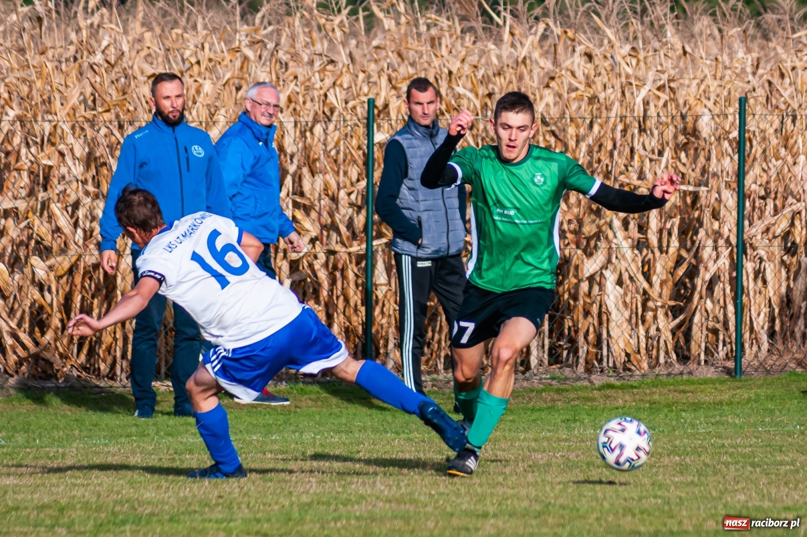 Zdjęcie w galerii na portalu naszraciborz.pl: Piłkarze Markowic zrobili prezent trenerowi [FOTO] wiadomości z regionu