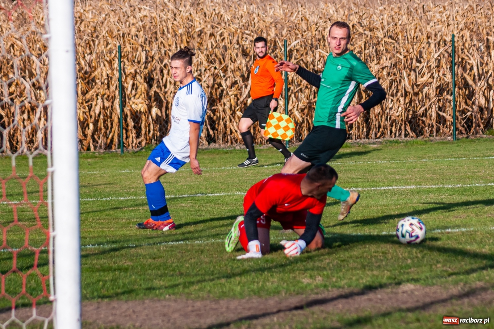 Zdjęcie w galerii na portalu naszraciborz.pl: Piłkarze Markowic zrobili prezent trenerowi [FOTO] wiadomości z regionu