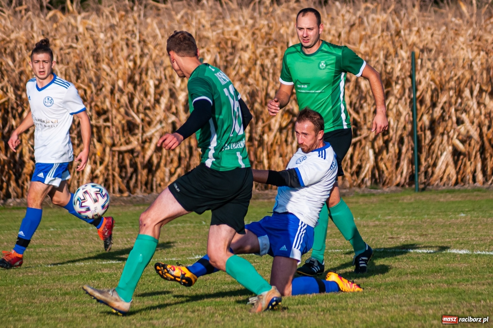 Zdjęcie w galerii na portalu naszraciborz.pl: Piłkarze Markowic zrobili prezent trenerowi [FOTO] wiadomości z regionu