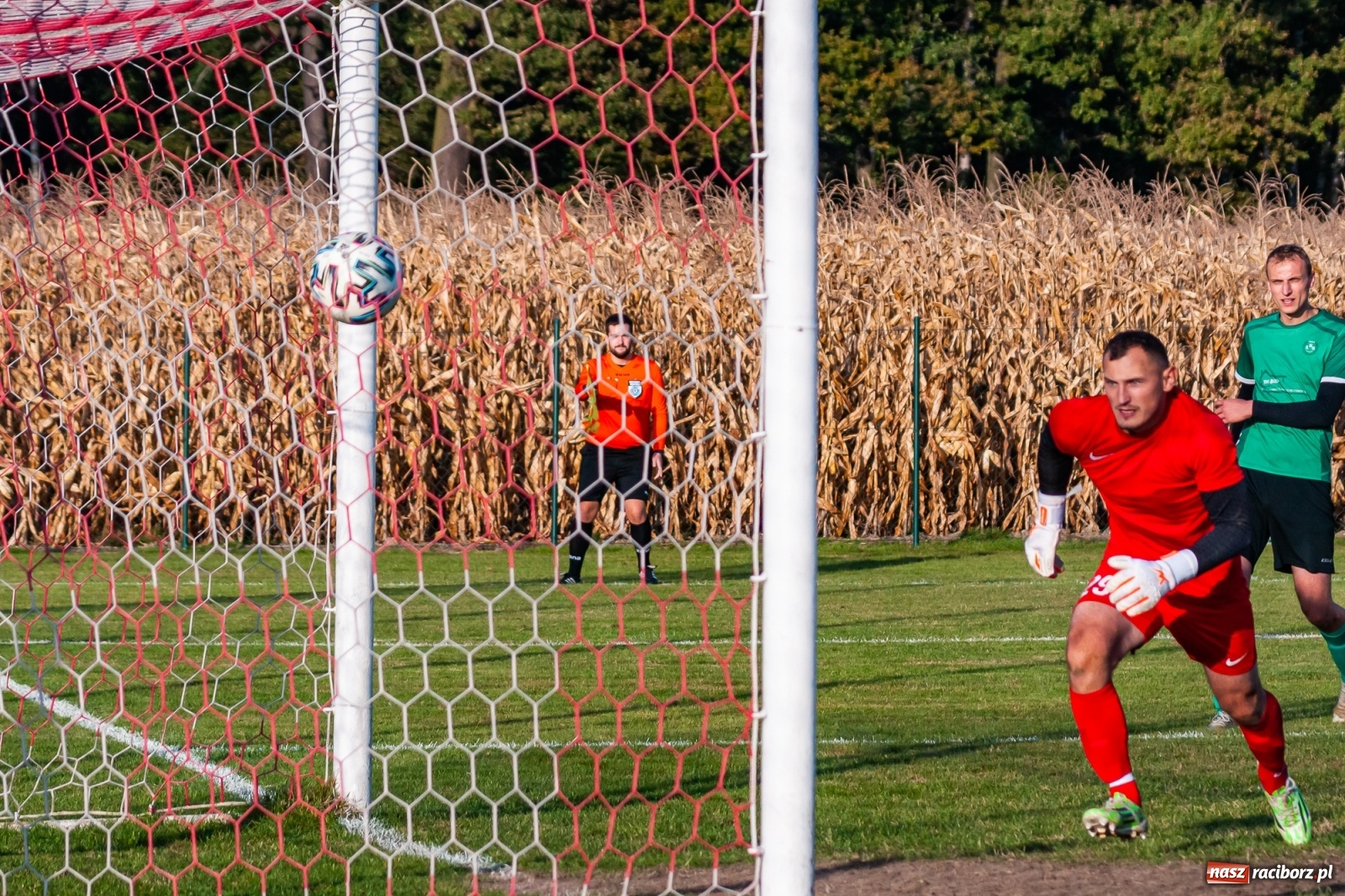 Zdjęcie w galerii na portalu naszraciborz.pl: Piłkarze Markowic zrobili prezent trenerowi [FOTO] wiadomości z regionu