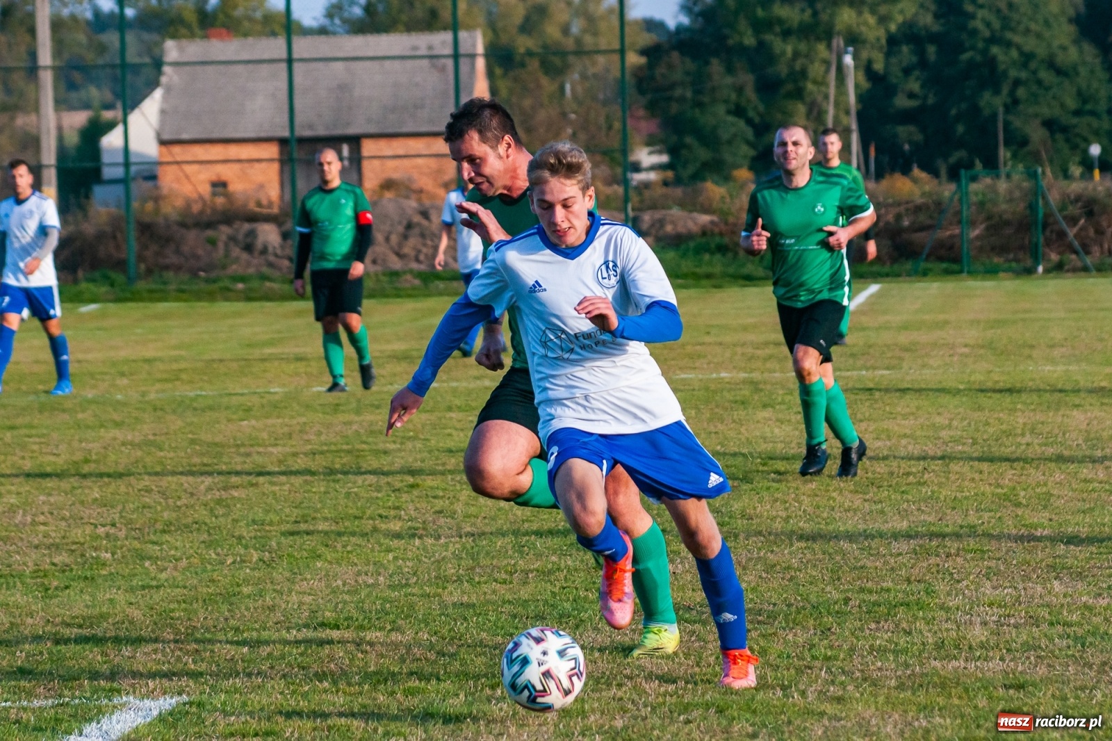 Zdjęcie w galerii na portalu naszraciborz.pl: Piłkarze Markowic zrobili prezent trenerowi [FOTO] wiadomości z regionu