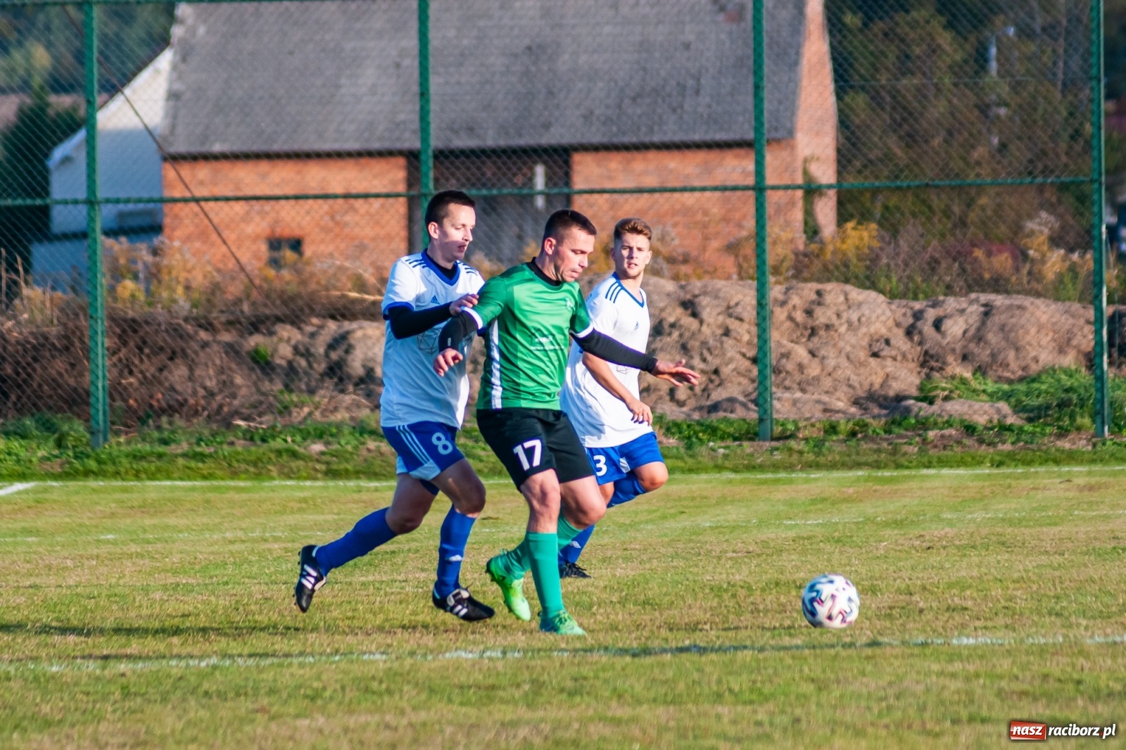 Zdjęcie w galerii na portalu naszraciborz.pl: Piłkarze Markowic zrobili prezent trenerowi [FOTO] wiadomości z regionu