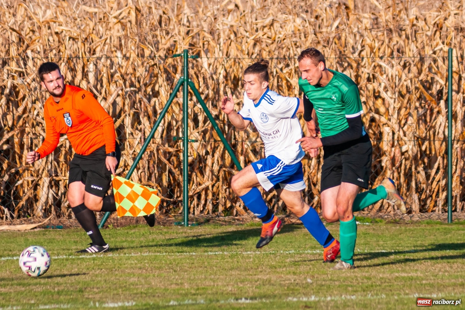 Zdjęcie w galerii na portalu naszraciborz.pl: Piłkarze Markowic zrobili prezent trenerowi [FOTO] wiadomości z regionu