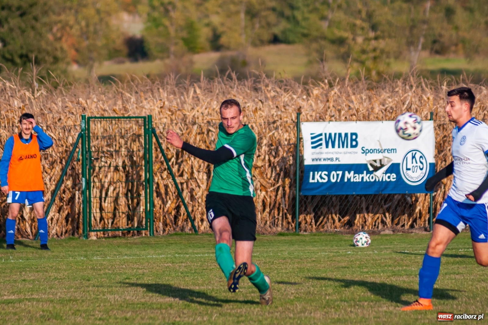 Zdjęcie w galerii na portalu naszraciborz.pl: Piłkarze Markowic zrobili prezent trenerowi [FOTO] wiadomości z regionu