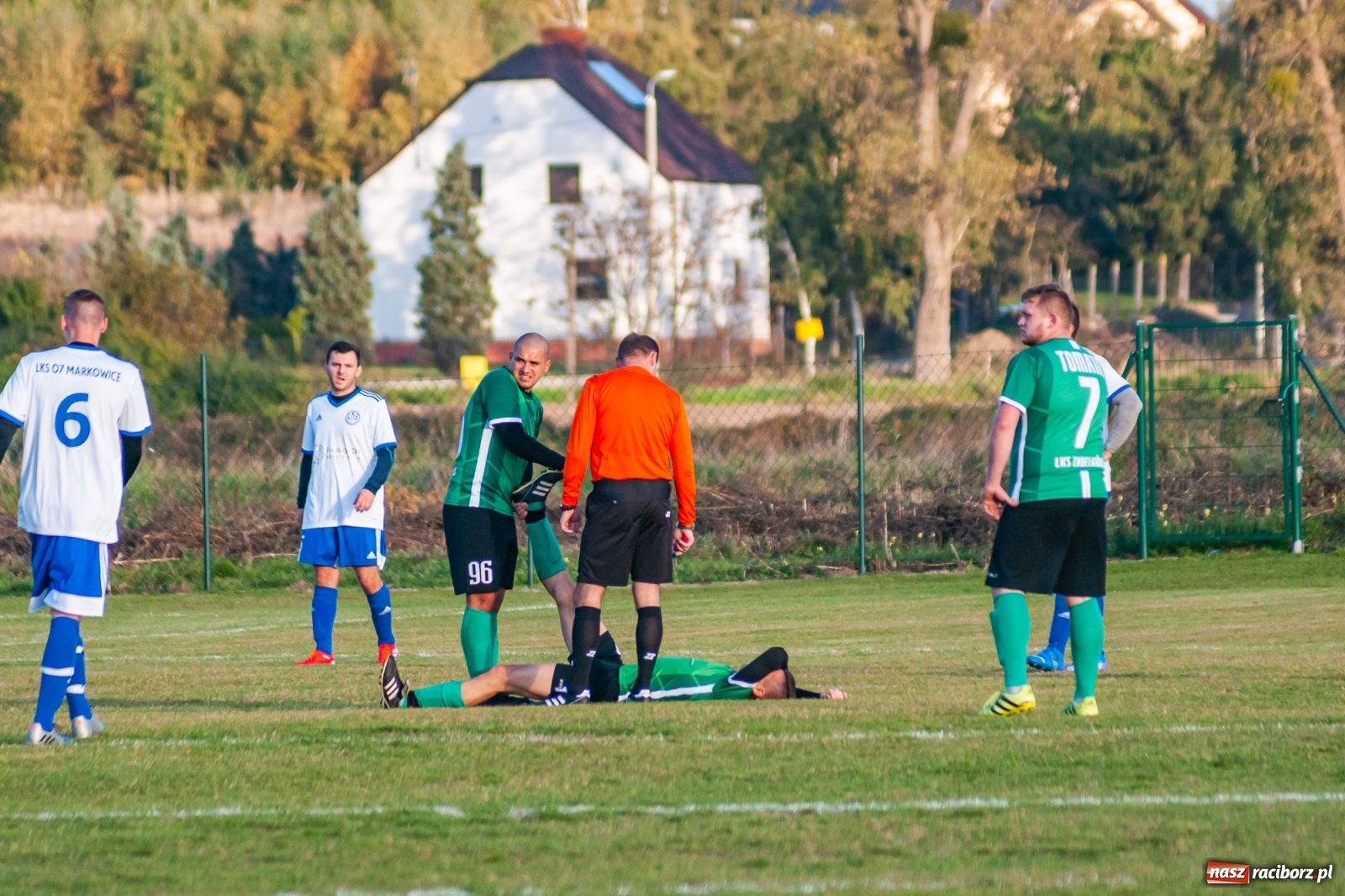 Zdjęcie w galerii na portalu naszraciborz.pl: Piłkarze Markowic zrobili prezent trenerowi [FOTO] wiadomości z regionu
