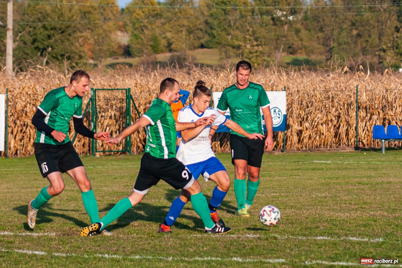 Zdjęcie w galerii na portalu naszraciborz.pl: Piłkarze Markowic zrobili prezent trenerowi [FOTO] wiadomości z regionu