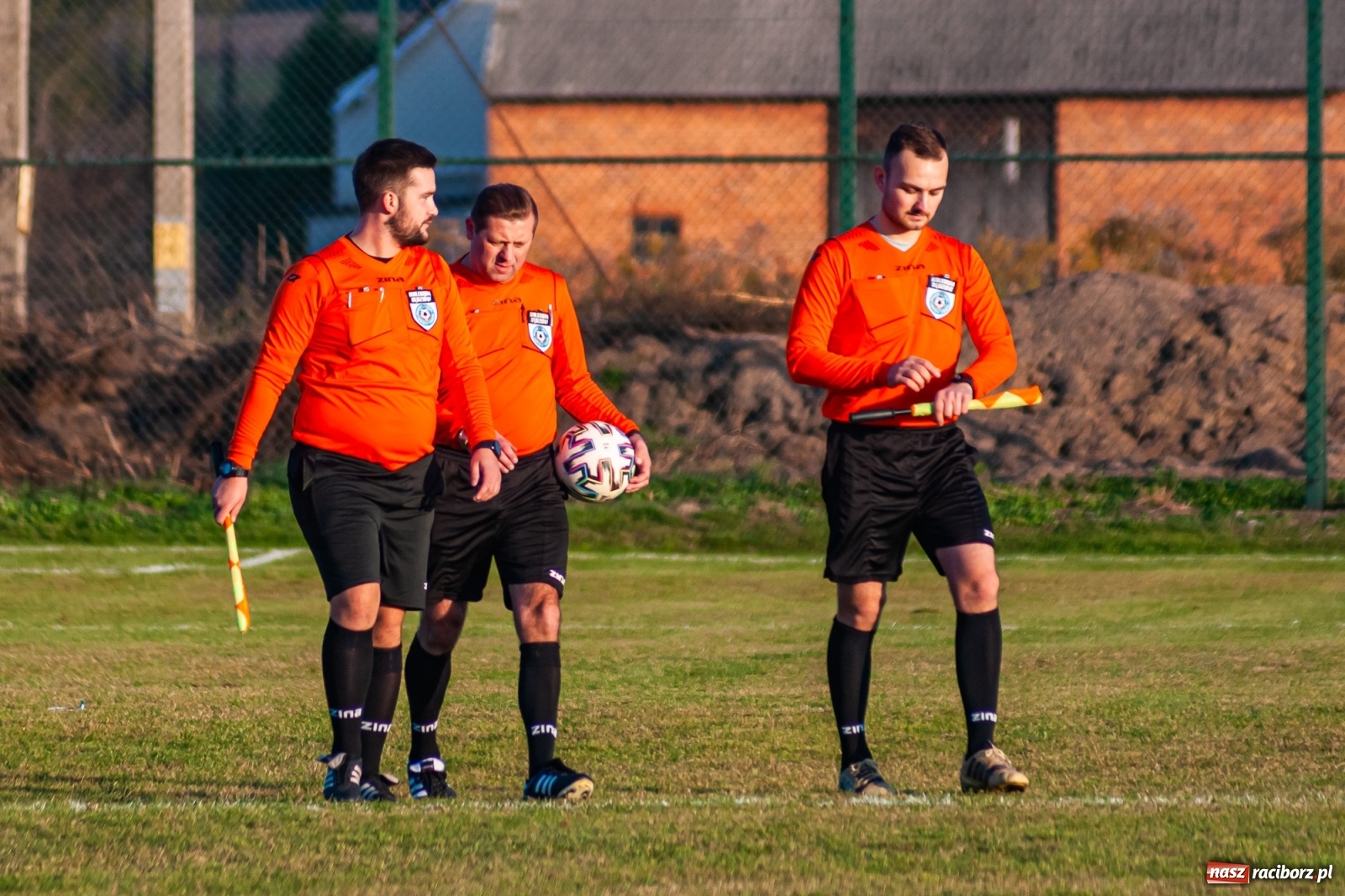 Zdjęcie w galerii na portalu naszraciborz.pl: Piłkarze Markowic zrobili prezent trenerowi [FOTO] wiadomości z regionu