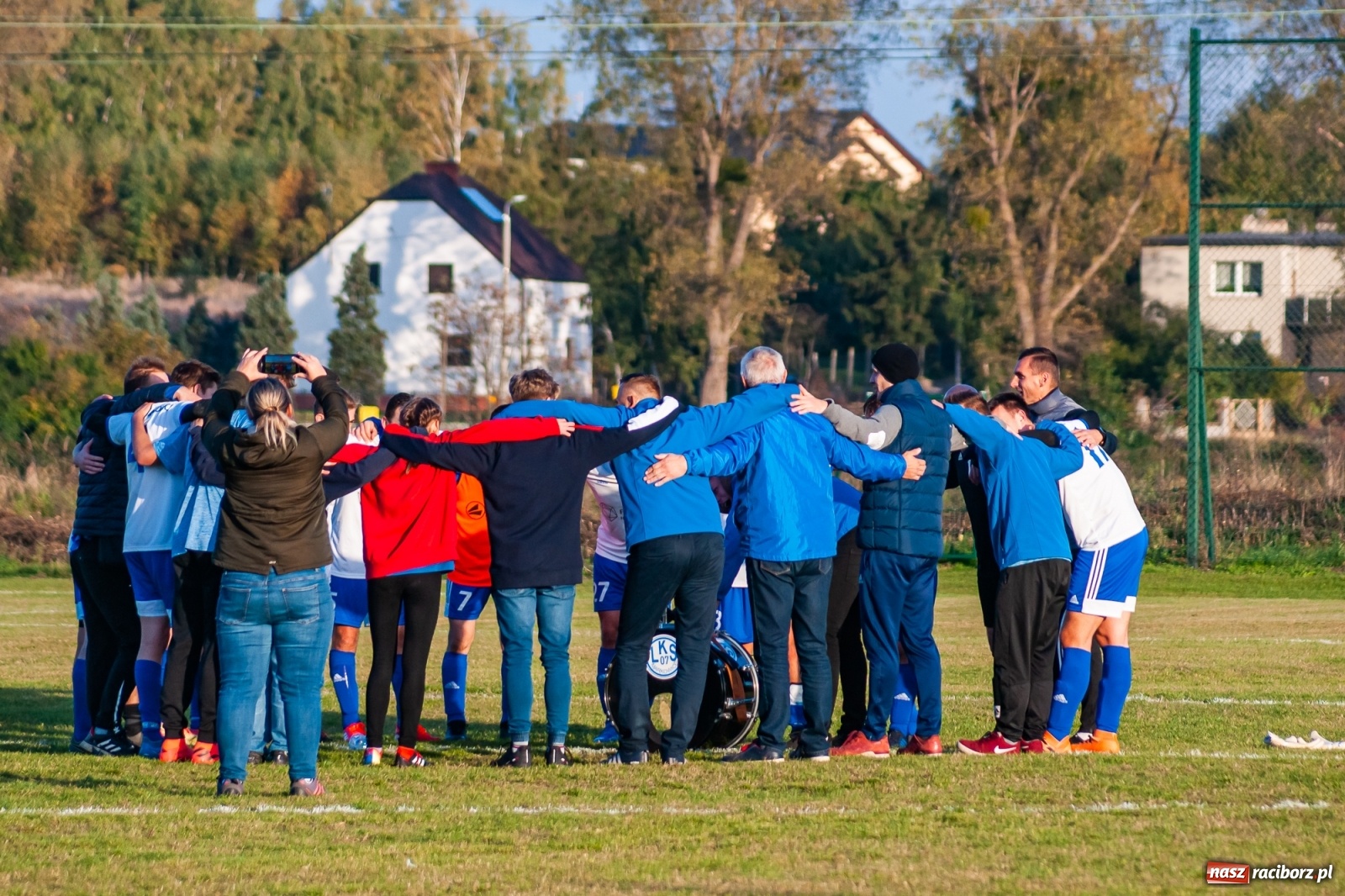 Zdjęcie w galerii na portalu naszraciborz.pl: Piłkarze Markowic zrobili prezent trenerowi [FOTO] wiadomości z regionu