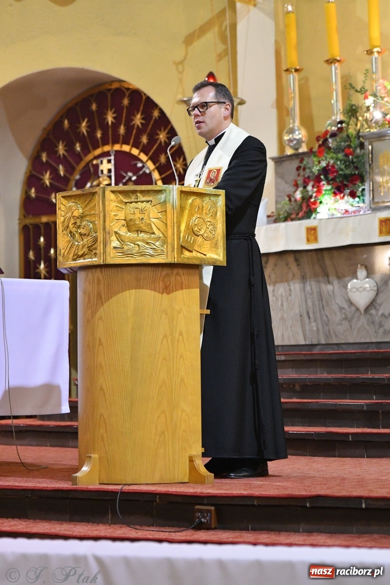 Zdjęcie w galerii na portalu naszraciborz.pl: W 86. rocznicę konsekracji w parafii NSPJ rozpoczęły się misje wiadomości z regionu