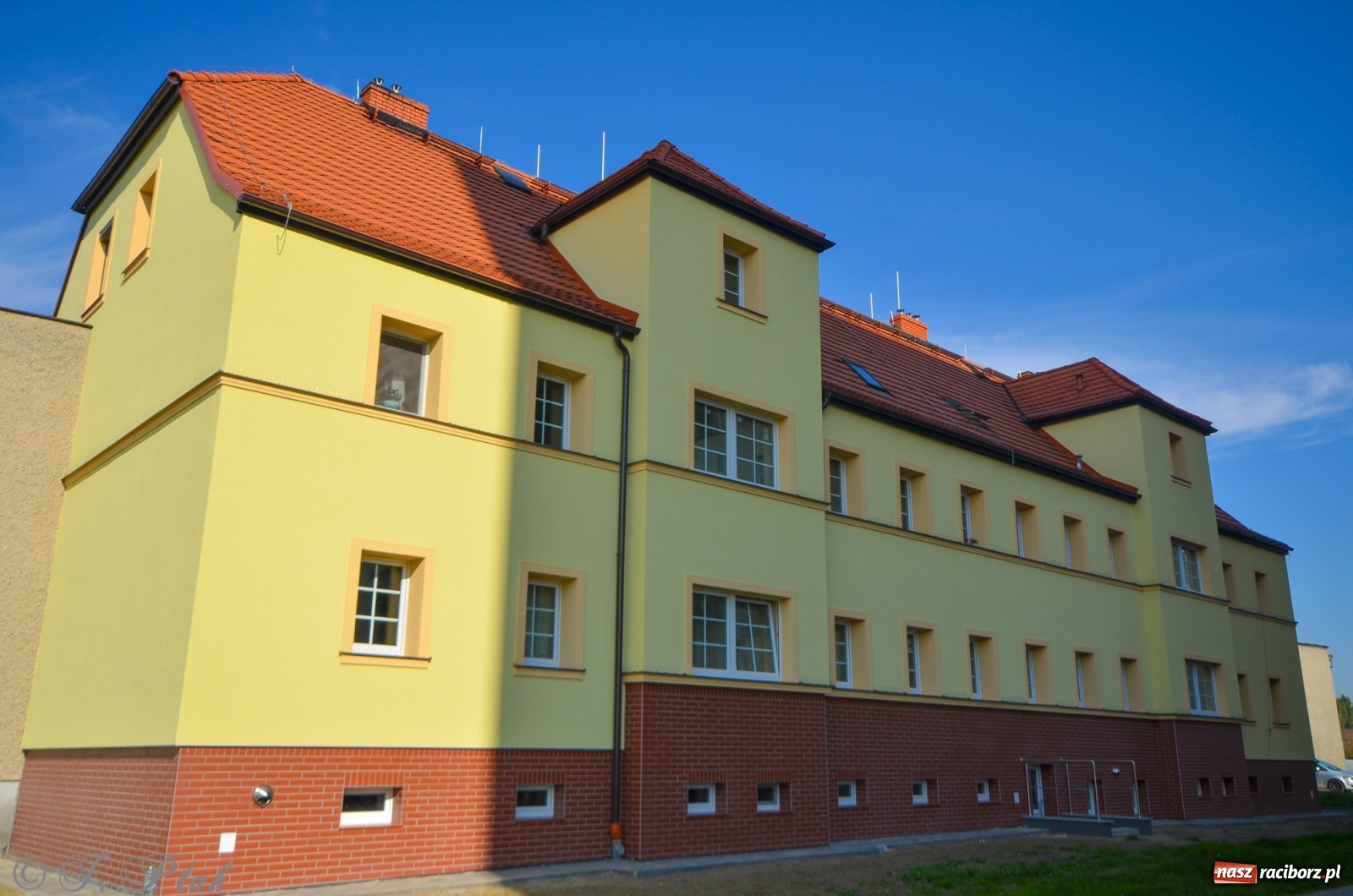 Zdjęcie w galerii na portalu naszraciborz.pl: Budynek przy ul. Mysłowickiej lc-2c w nowej szacie wiadomości z regionu