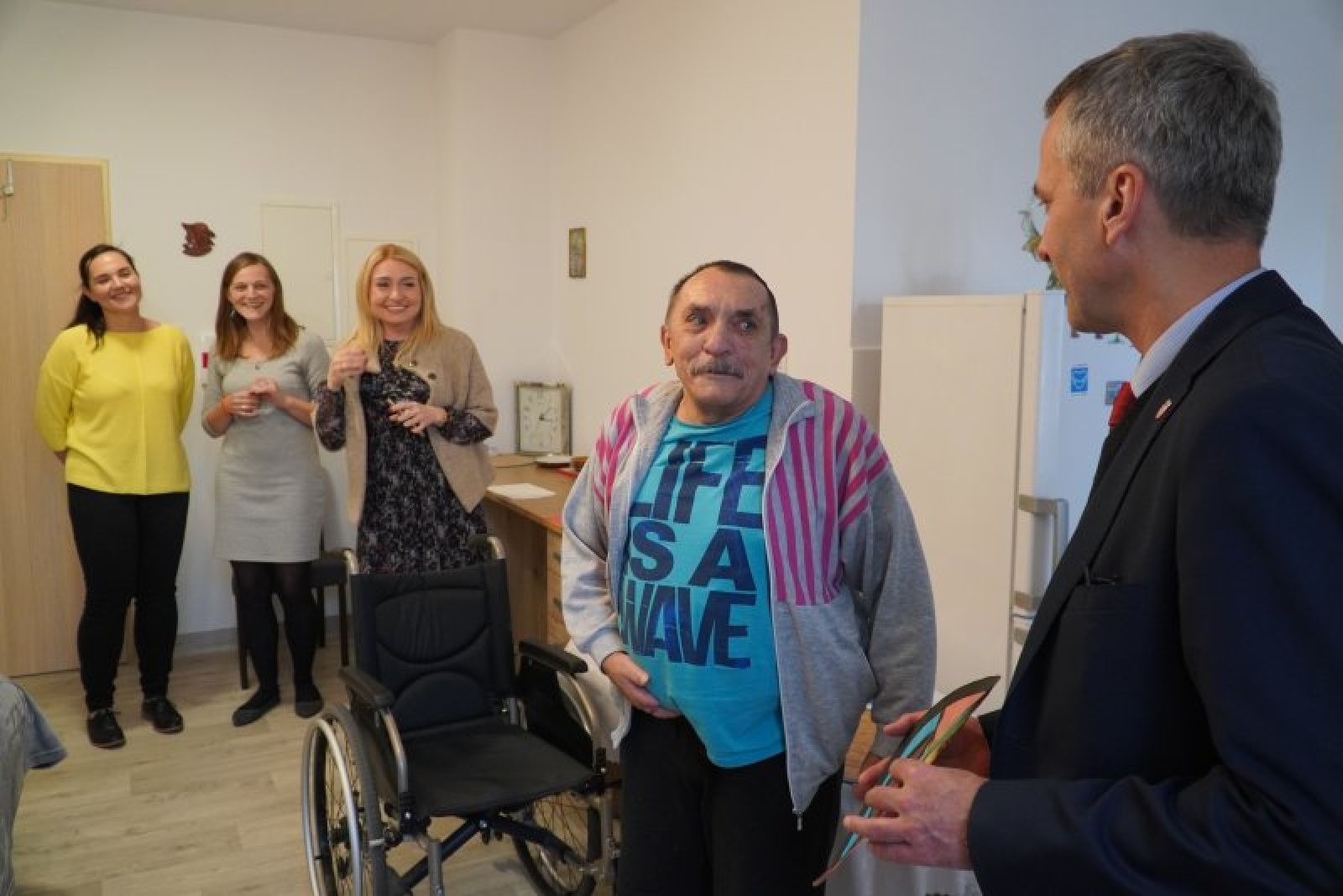 Zdjęcie w galerii na portalu naszraciborz.pl: Senatorsko-prezydencka wizyta w Dziennym Domu Pomocy Społecznej [FOTO] wiadomości z regionu