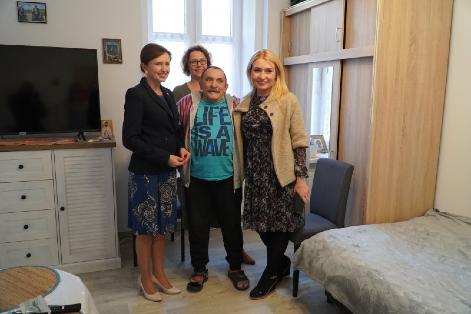 Zdjęcie w galerii na portalu naszraciborz.pl: Senatorsko-prezydencka wizyta w Dziennym Domu Pomocy Społecznej [FOTO] wiadomości z regionu