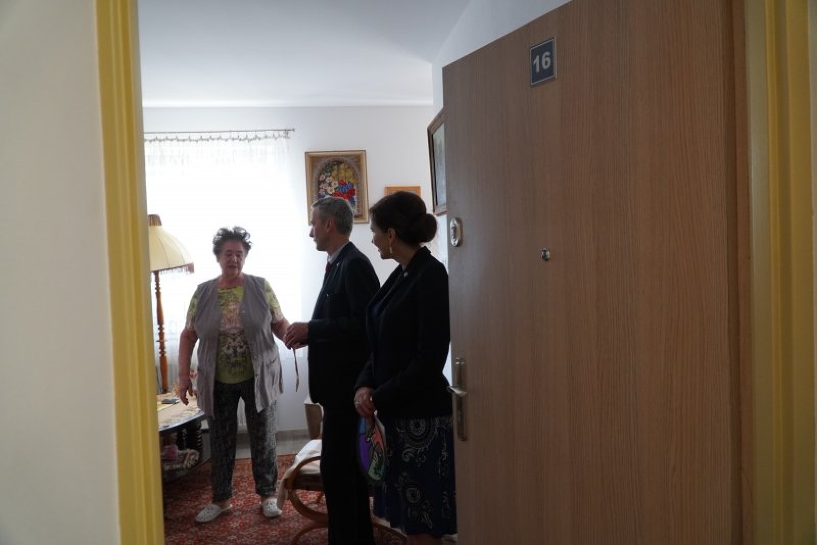 Zdjęcie w galerii na portalu naszraciborz.pl: Senatorsko-prezydencka wizyta w Dziennym Domu Pomocy Społecznej [FOTO] wiadomości z regionu