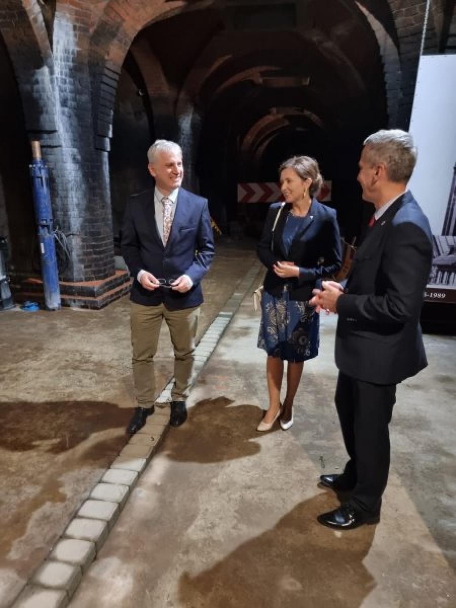 Zdjęcie w galerii na portalu naszraciborz.pl: Senator Ewa Gawęda i prezydent doglądali jak pracuje oczyszczalnia ścieków wiadomości z regionu