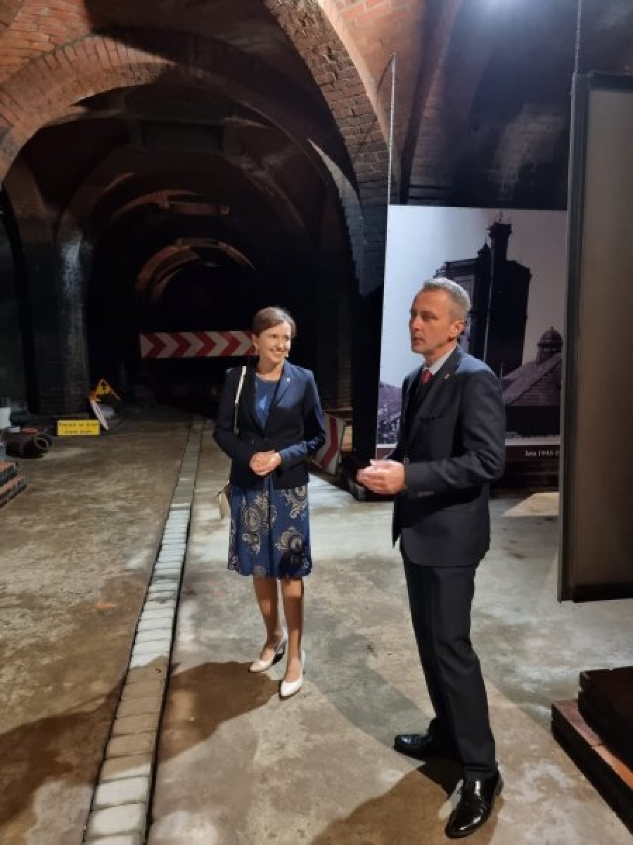 Zdjęcie w galerii na portalu naszraciborz.pl: Senator Ewa Gawęda i prezydent doglądali jak pracuje oczyszczalnia ścieków wiadomości z regionu