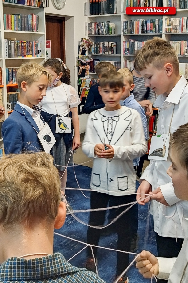 Zdjęcie w galerii na portalu naszraciborz.pl: Upoluję coś czy zje mnie ktoś – naukowo o zwierzętach w bibliotece w Markowicach wiadomości z regionu