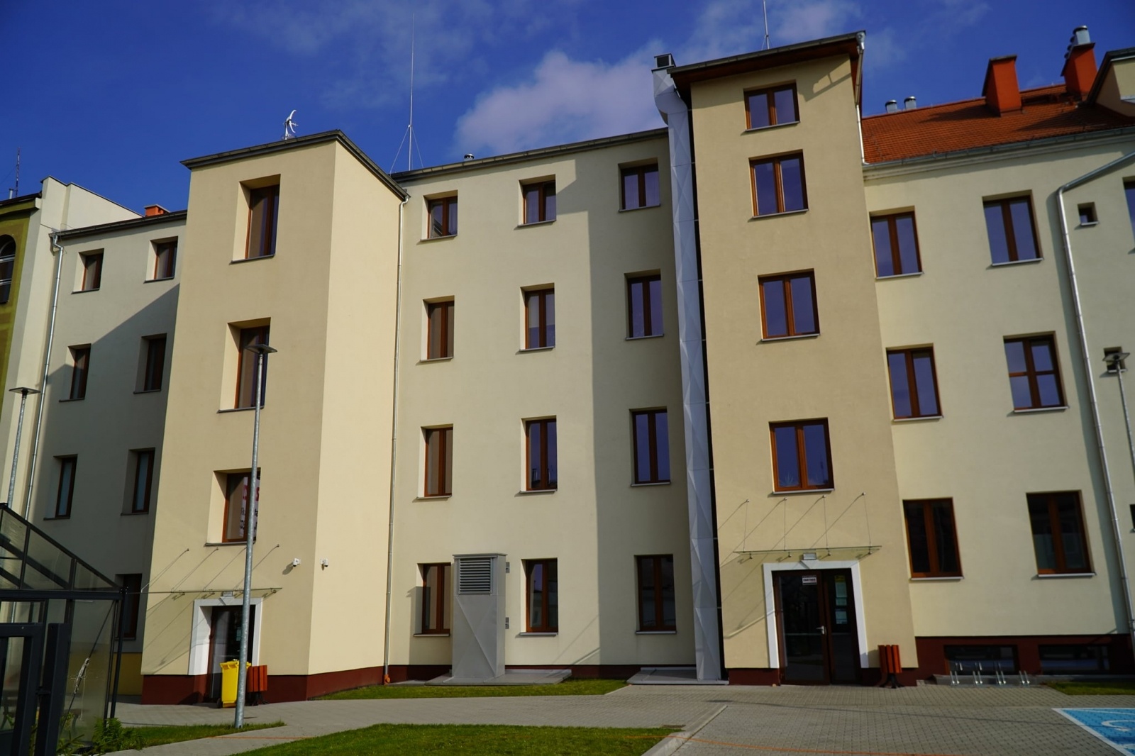 Zdjęcie w galerii na portalu naszraciborz.pl: Tak dziś wyglądają wnętrza dawnej komendy przy pl. Wolności wiadomości z regionu