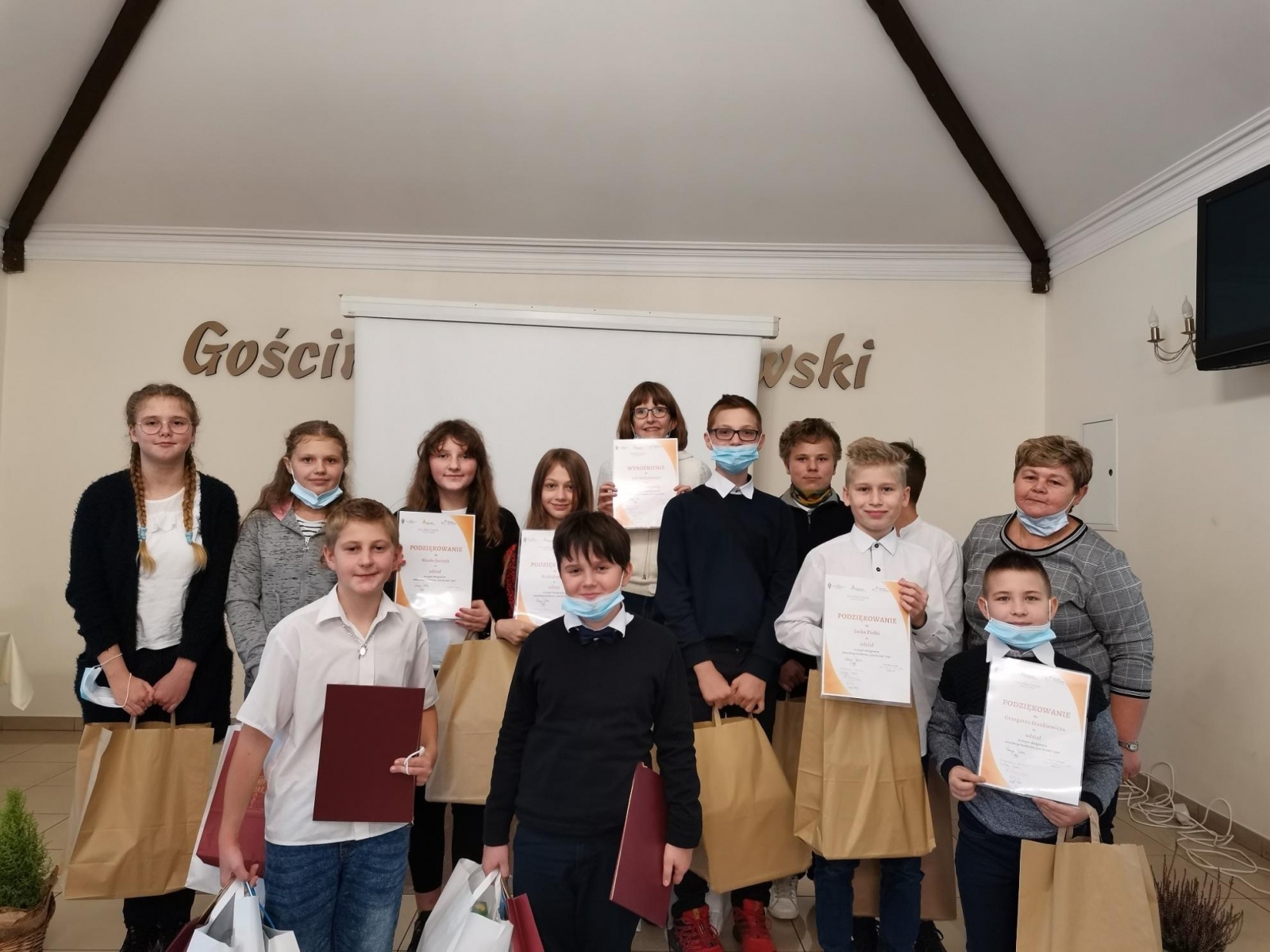 Zdjęcie w galerii na portalu naszraciborz.pl: Sukcesy uczniów z Rudnika w konkursie senackim List do taty wiadomości z regionu