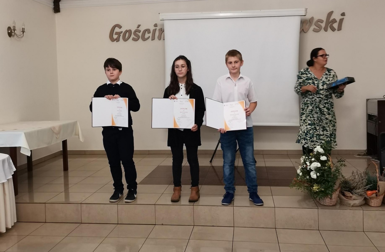 Zdjęcie w galerii na portalu naszraciborz.pl: Sukcesy uczniów z Rudnika w konkursie senackim List do taty wiadomości z regionu