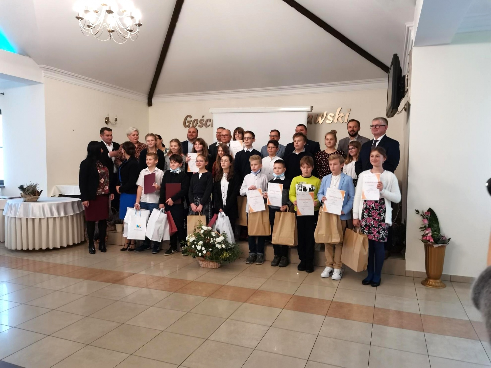 Zdjęcie w galerii na portalu naszraciborz.pl: Sukcesy uczniów z Rudnika w konkursie senackim List do taty wiadomości z regionu