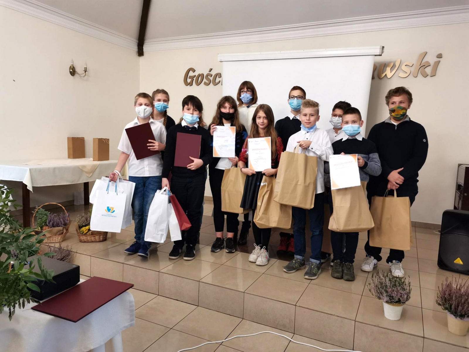 Zdjęcie w galerii na portalu naszraciborz.pl: Sukcesy uczniów z Rudnika w konkursie senackim List do taty wiadomości z regionu