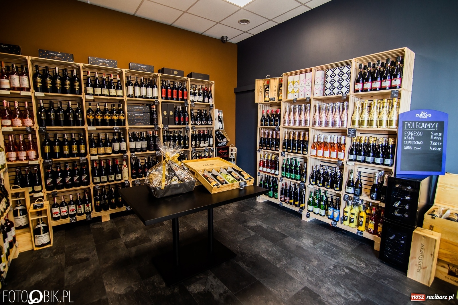 Zdjęcie w galerii na portalu naszraciborz.pl: Oliwa i Wino - włoskie delikatesy w Raciborzu większe niż dotąd, z nowym towarem i promocją wiadomości z regionu