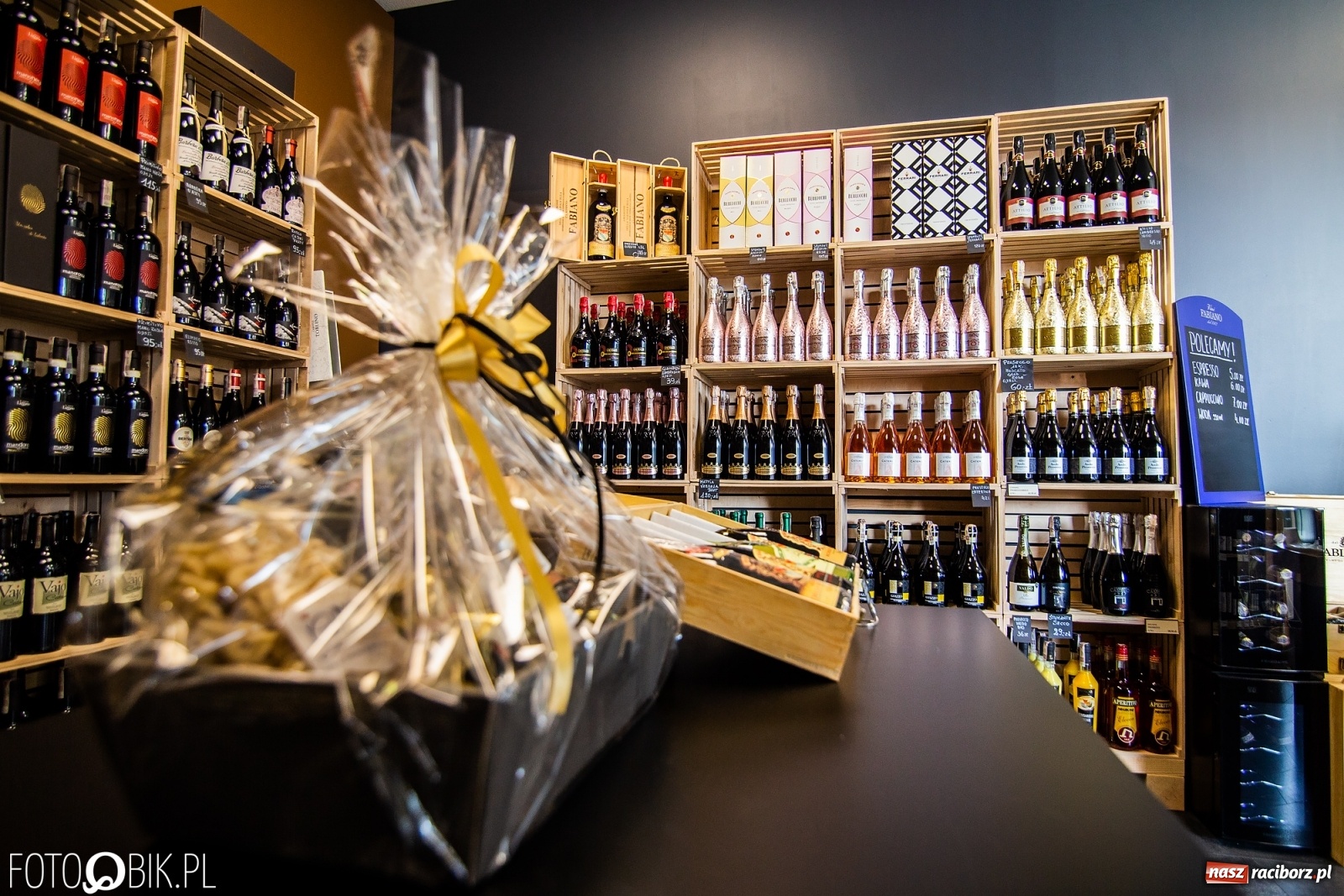 Zdjęcie w galerii na portalu naszraciborz.pl: Oliwa i Wino - włoskie delikatesy w Raciborzu większe niż dotąd, z nowym towarem i promocją wiadomości z regionu