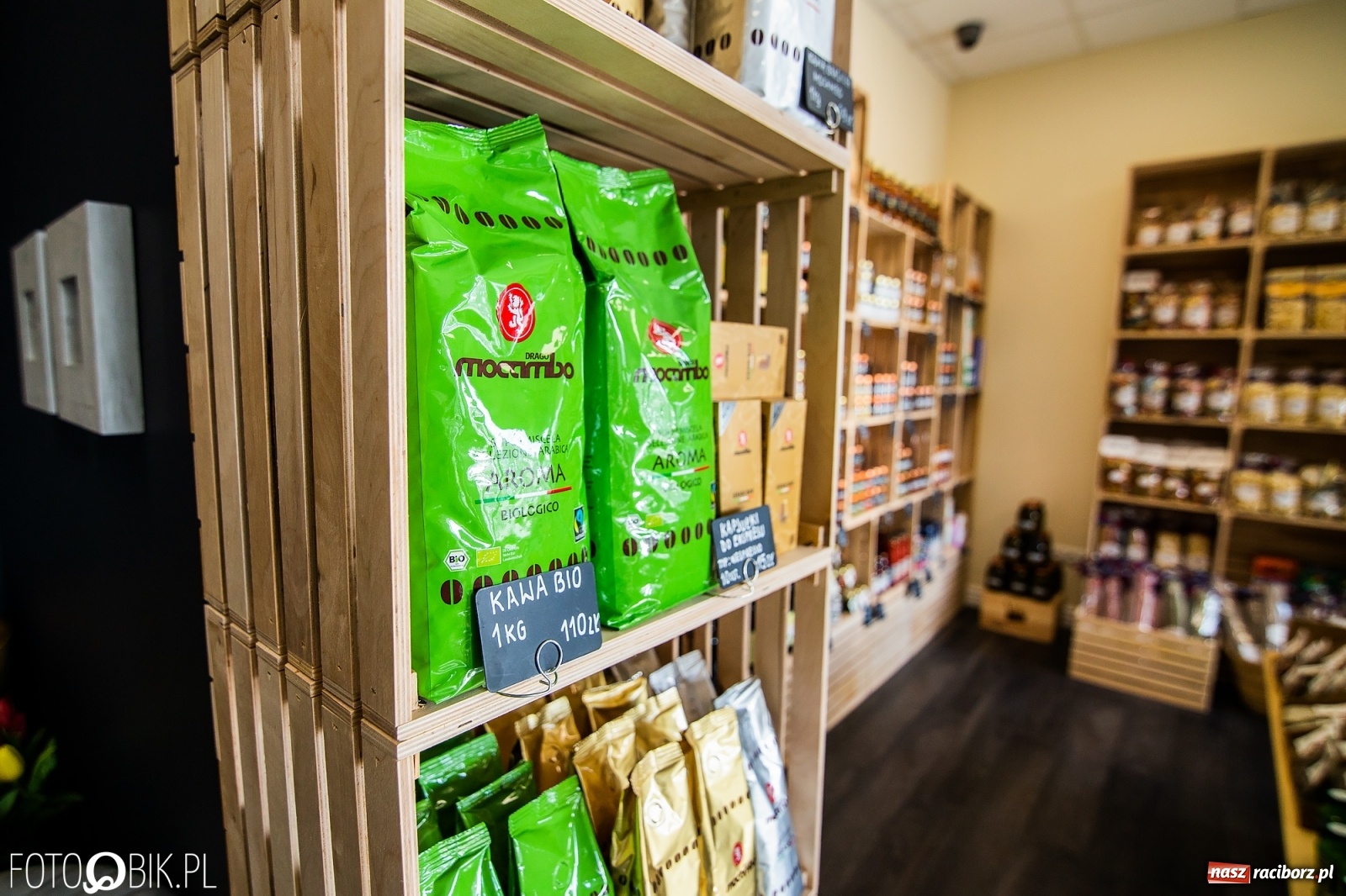 Zdjęcie w galerii na portalu naszraciborz.pl: Oliwa i Wino - włoskie delikatesy w Raciborzu większe niż dotąd, z nowym towarem i promocją wiadomości z regionu