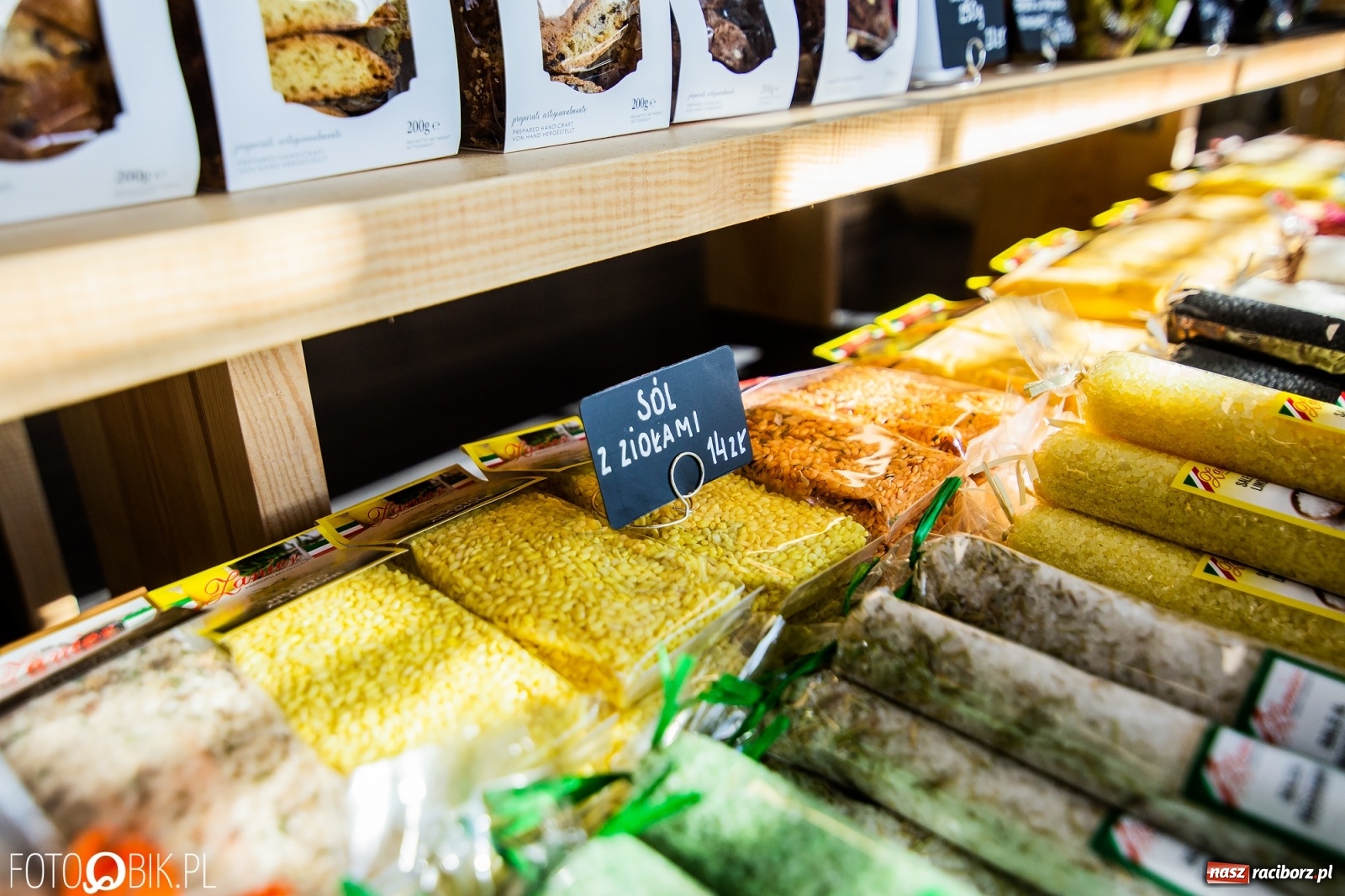 Zdjęcie w galerii na portalu naszraciborz.pl: Oliwa i Wino - włoskie delikatesy w Raciborzu większe niż dotąd, z nowym towarem i promocją wiadomości z regionu