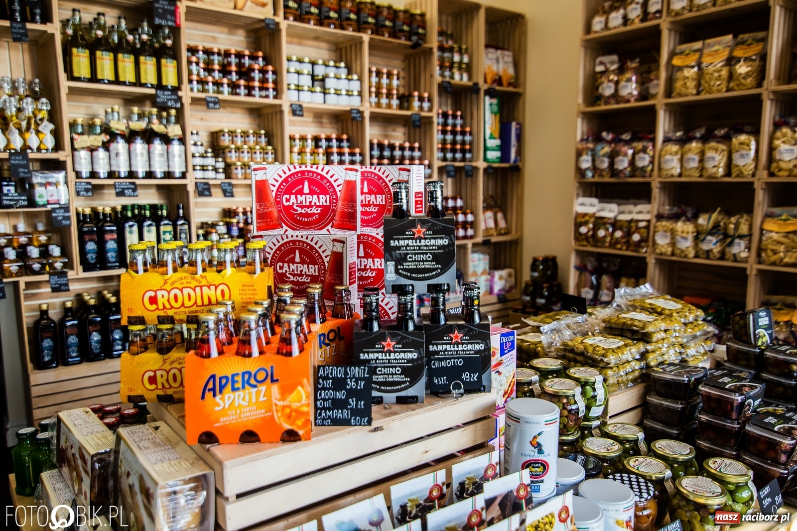 Zdjęcie w galerii na portalu naszraciborz.pl: Oliwa i Wino - włoskie delikatesy w Raciborzu większe niż dotąd, z nowym towarem i promocją wiadomości z regionu