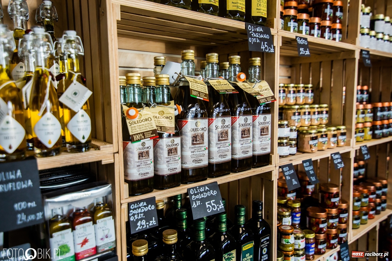 Zdjęcie w galerii na portalu naszraciborz.pl: Oliwa i Wino - włoskie delikatesy w Raciborzu większe niż dotąd, z nowym towarem i promocją wiadomości z regionu