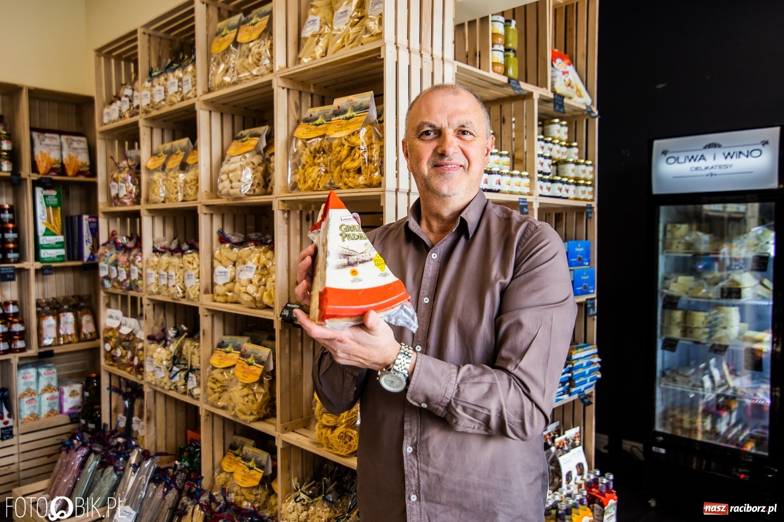 Zdjęcie w galerii na portalu naszraciborz.pl: Oliwa i Wino - włoskie delikatesy w Raciborzu większe niż dotąd, z nowym towarem i promocją wiadomości z regionu