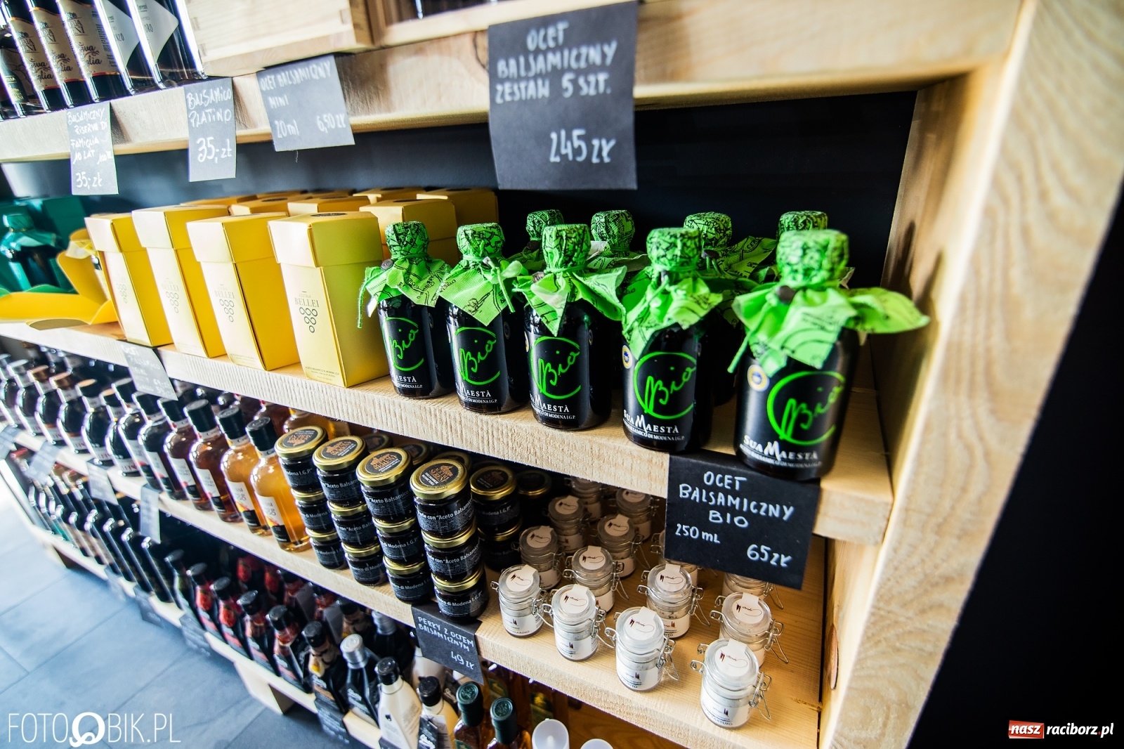 Zdjęcie w galerii na portalu naszraciborz.pl: Oliwa i Wino - włoskie delikatesy w Raciborzu większe niż dotąd, z nowym towarem i promocją wiadomości z regionu