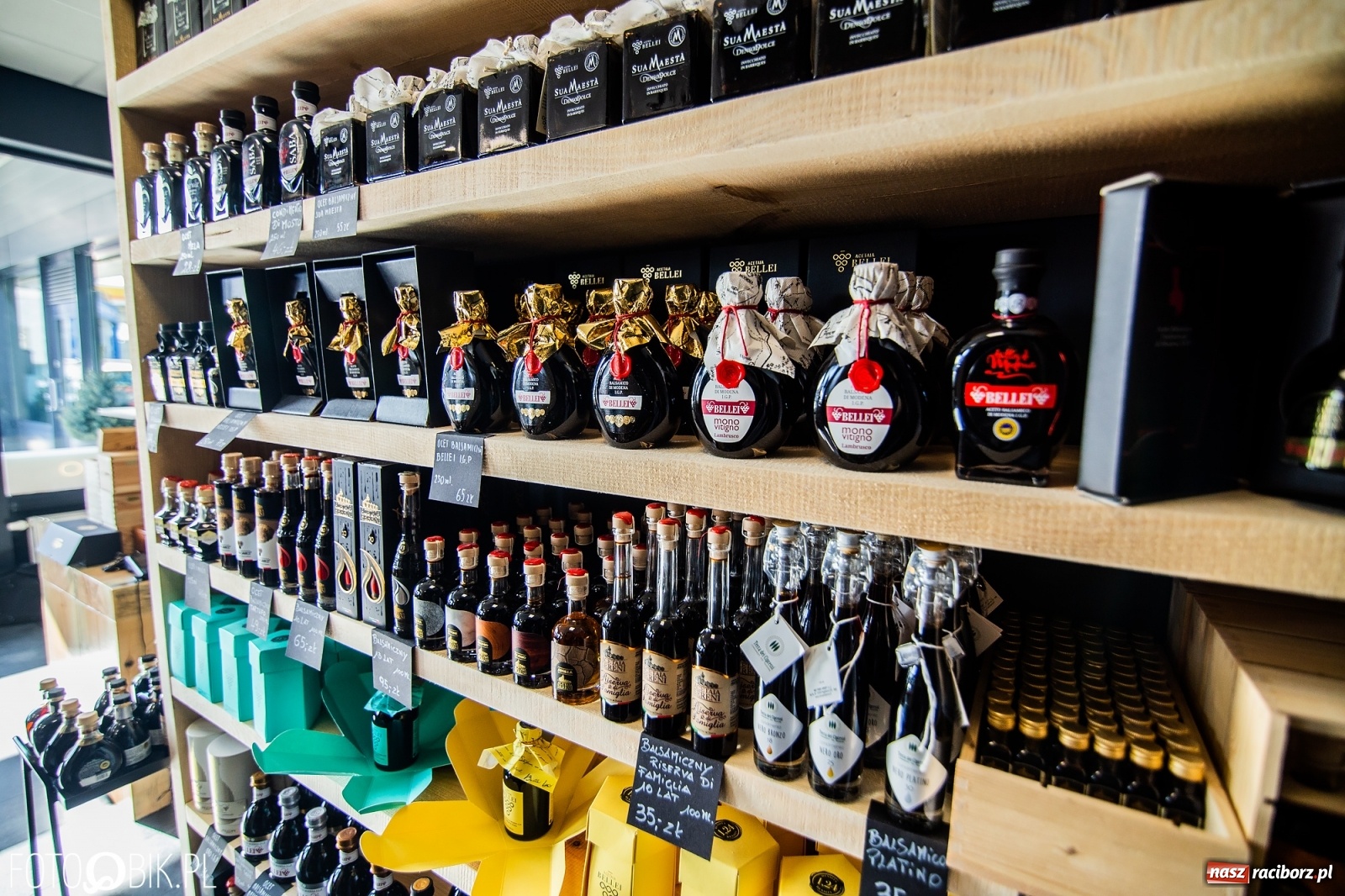 Zdjęcie w galerii na portalu naszraciborz.pl: Oliwa i Wino - włoskie delikatesy w Raciborzu większe niż dotąd, z nowym towarem i promocją wiadomości z regionu