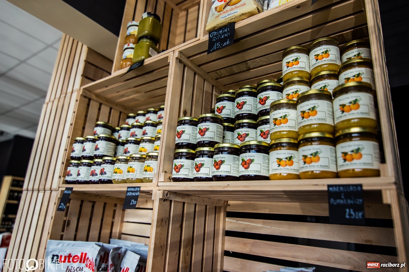 Zdjęcie w galerii na portalu naszraciborz.pl: Oliwa i Wino - włoskie delikatesy w Raciborzu większe niż dotąd, z nowym towarem i promocją wiadomości z regionu