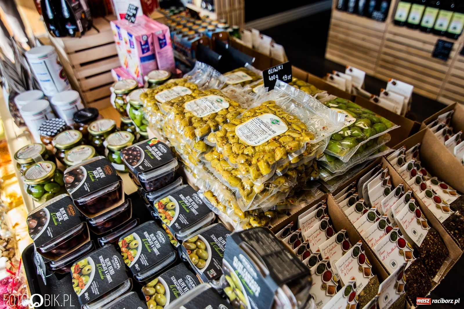 Zdjęcie w galerii na portalu naszraciborz.pl: Oliwa i Wino - włoskie delikatesy w Raciborzu większe niż dotąd, z nowym towarem i promocją wiadomości z regionu