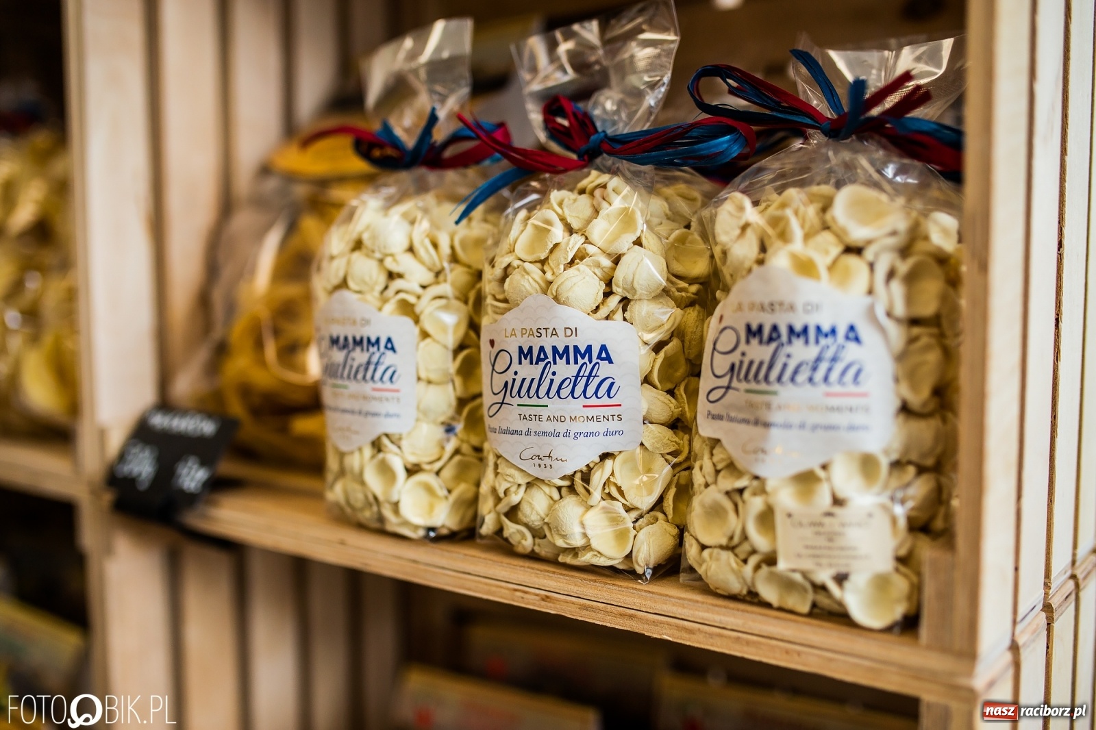 Zdjęcie w galerii na portalu naszraciborz.pl: Oliwa i Wino - włoskie delikatesy w Raciborzu większe niż dotąd, z nowym towarem i promocją wiadomości z regionu