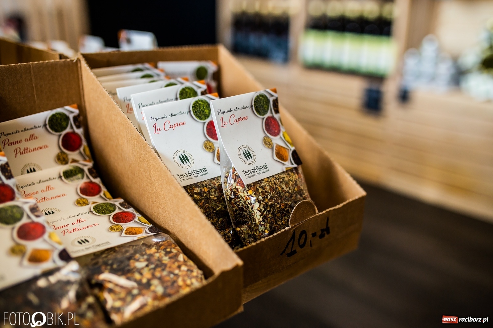 Zdjęcie w galerii na portalu naszraciborz.pl: Oliwa i Wino - włoskie delikatesy w Raciborzu większe niż dotąd, z nowym towarem i promocją wiadomości z regionu