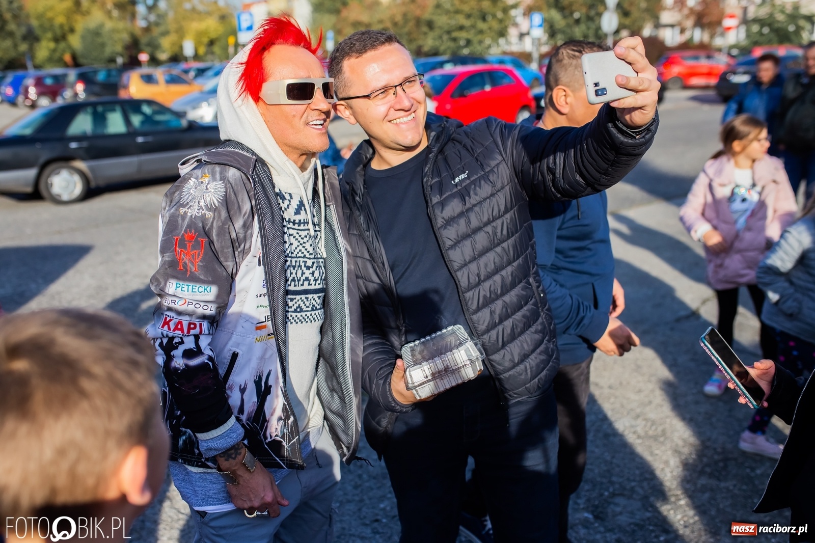 Zdjęcie w galerii na portalu naszraciborz.pl: Tony ubrań a na finał Michał Wiśniewski, czyli szafowanie w Raciborzu wiadomości z regionu