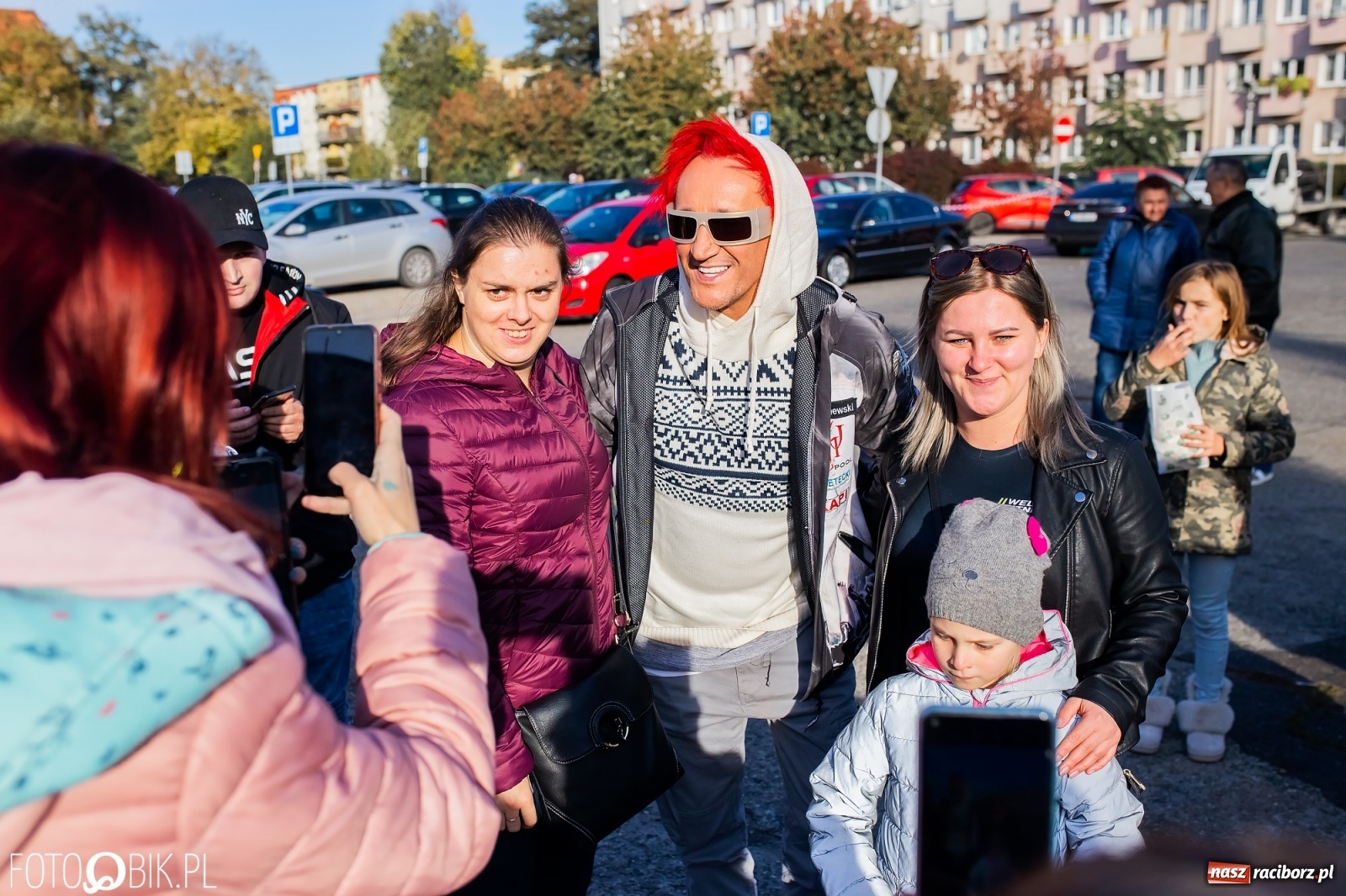Zdjęcie w galerii na portalu naszraciborz.pl: Tony ubrań a na finał Michał Wiśniewski, czyli szafowanie w Raciborzu wiadomości z regionu